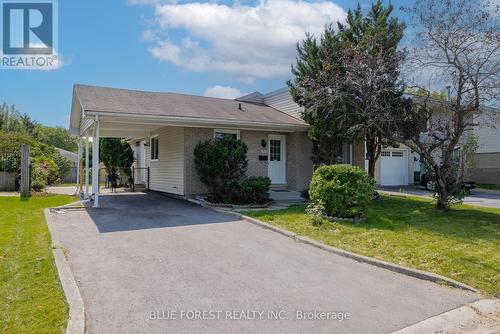 Carport and space for 2 more cars - 19 Archer Crescent, London, ON - Outdoor