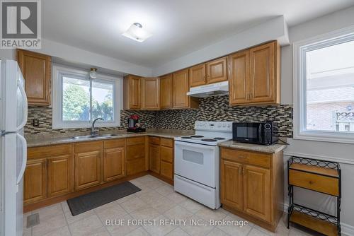 Bright kitchen with 2 windows - 19 Archer Crescent, London, ON - Indoor Photo Showing Kitchen With Double Sink