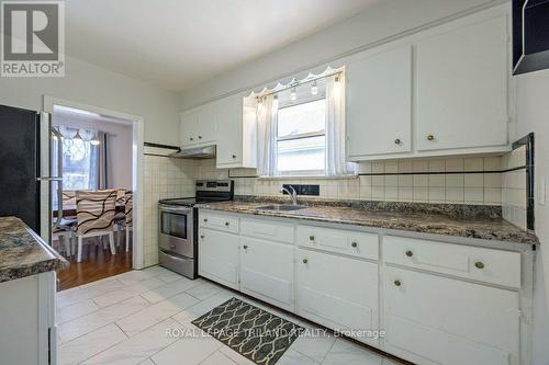 38 Oliver Street W, London, ON - Indoor Photo Showing Kitchen