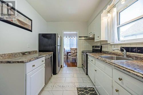 38 Oliver Street W, London, ON - Indoor Photo Showing Kitchen