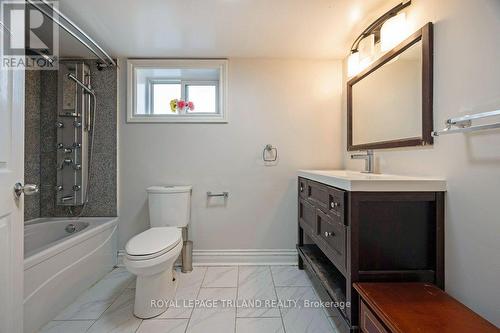 38 Oliver Street W, London, ON - Indoor Photo Showing Bathroom