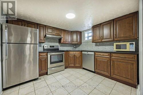 38 Oliver Street W, London, ON - Indoor Photo Showing Kitchen