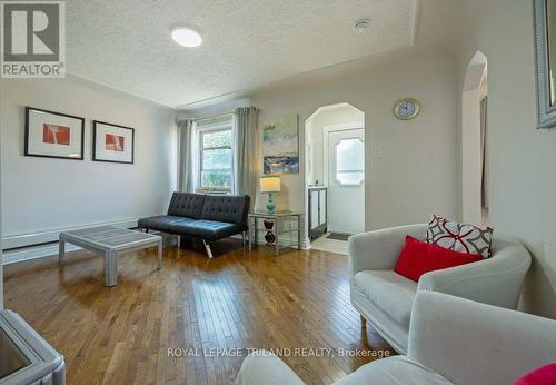 38 Oliver Street W, London, ON - Indoor Photo Showing Living Room