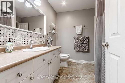 1518 Evans Boulevard, London, ON - Indoor Photo Showing Bathroom