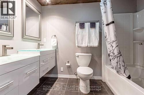 1518 Evans Boulevard, London, ON - Indoor Photo Showing Bathroom