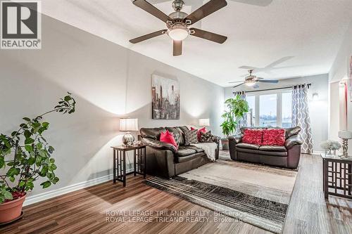 1518 Evans Boulevard, London, ON - Indoor Photo Showing Living Room