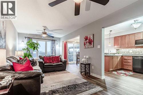 1518 Evans Boulevard, London, ON - Indoor Photo Showing Living Room