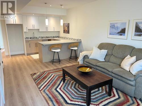 8761 Riverside Drive, Grand Forks, BC - Indoor Photo Showing Living Room