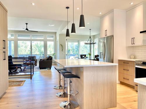 8761 Riverside Drive, Grand Forks, BC - Indoor Photo Showing Kitchen With Upgraded Kitchen