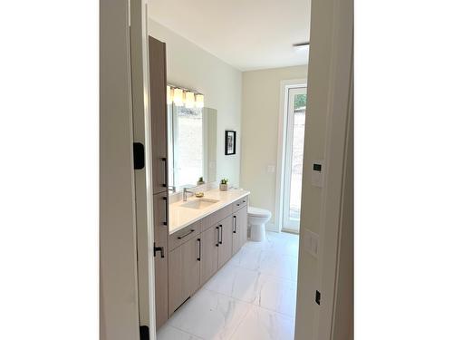 8761 Riverside Drive, Grand Forks, BC - Indoor Photo Showing Bathroom