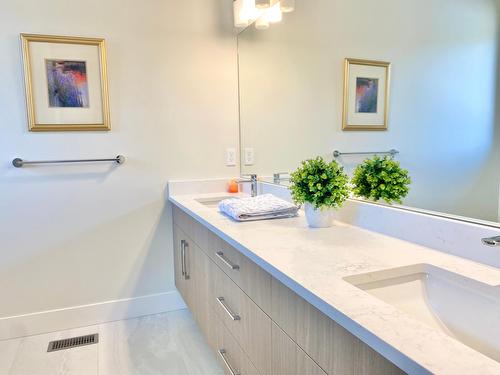 8761 Riverside Drive, Grand Forks, BC - Indoor Photo Showing Bathroom