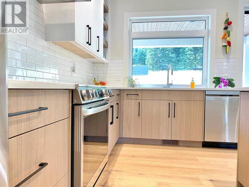 8761 Riverside Drive, Grand Forks, BC - Indoor Photo Showing Kitchen