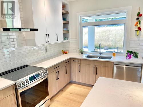 8761 Riverside Drive, Grand Forks, BC - Indoor Photo Showing Kitchen With Double Sink With Upgraded Kitchen