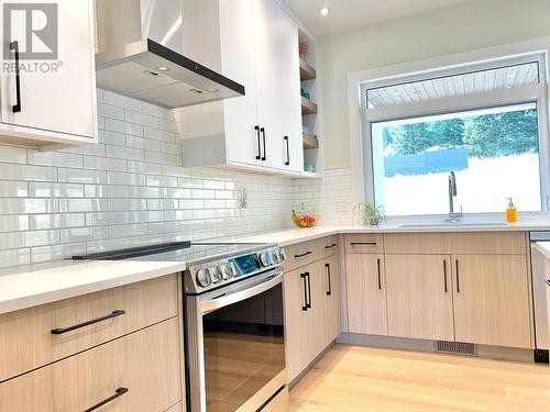 8761 Riverside Drive, Grand Forks, BC - Indoor Photo Showing Kitchen With Upgraded Kitchen