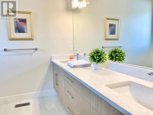 8761 Riverside Drive, Grand Forks, BC - Indoor Photo Showing Bathroom