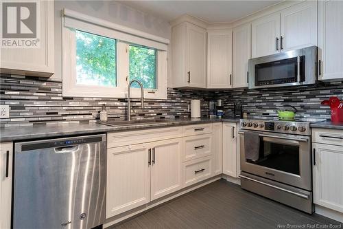 846 Mccavour Drive, Saint John, NB - Indoor Photo Showing Kitchen With Upgraded Kitchen