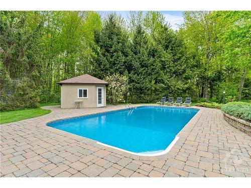 5527 Cedar Drive, Manotick, ON 