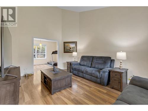 9105 Tabor Glen Drive, Prince George, BC - Indoor Photo Showing Living Room