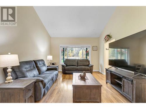 9105 Tabor Glen Drive, Prince George, BC - Indoor Photo Showing Living Room