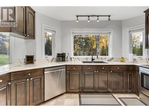 9105 Tabor Glen Drive, Prince George, BC - Indoor Photo Showing Kitchen With Double Sink