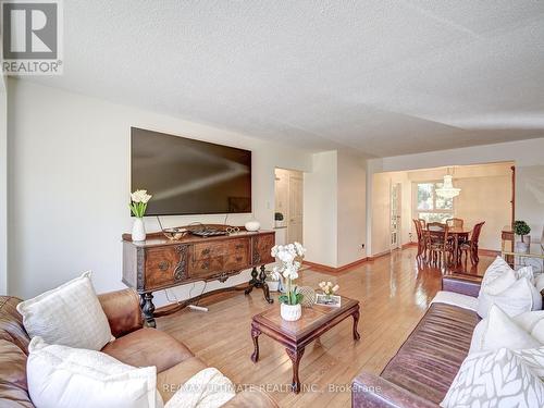 181 Rusty Crestway, Toronto, ON - Indoor Photo Showing Living Room