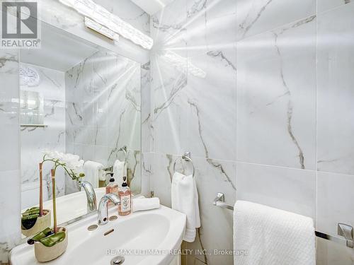 181 Rusty Crestway, Toronto, ON - Indoor Photo Showing Bathroom