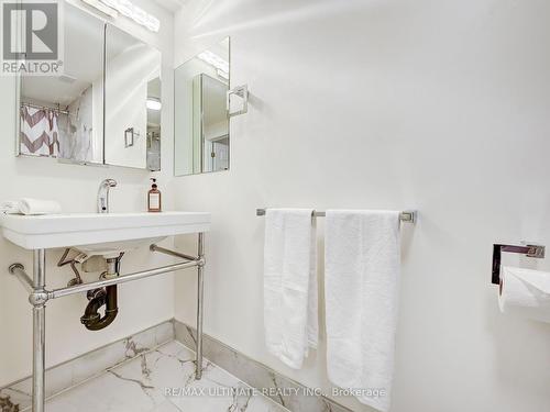 181 Rusty Crestway, Toronto, ON - Indoor Photo Showing Bathroom