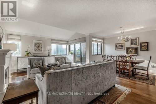 523 - 40 Sylvan Valleyway, Toronto (Bedford Park-Nortown), ON - Indoor Photo Showing Living Room