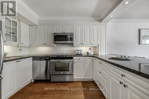 523 - 40 Sylvan Valleyway, Toronto (Bedford Park-Nortown), ON - Indoor Photo Showing Kitchen With Stainless Steel Kitchen With Upgraded Kitchen