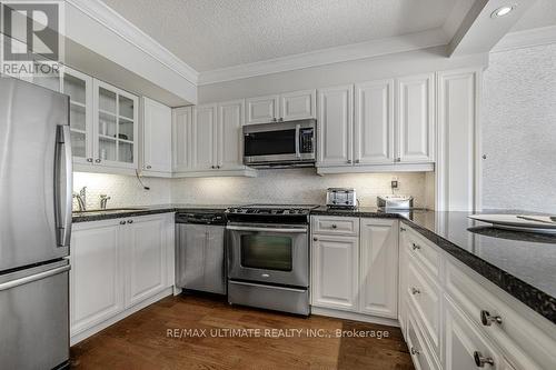 523 - 40 Sylvan Valleyway, Toronto (Bedford Park-Nortown), ON - Indoor Photo Showing Kitchen With Stainless Steel Kitchen With Upgraded Kitchen