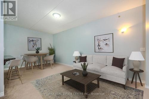 113 - 1440 Gordon Street, Guelph, ON - Indoor Photo Showing Living Room