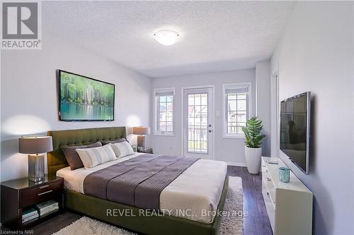 8176 Blue Ash Lane, Niagara Falls, ON - Indoor Photo Showing Bedroom