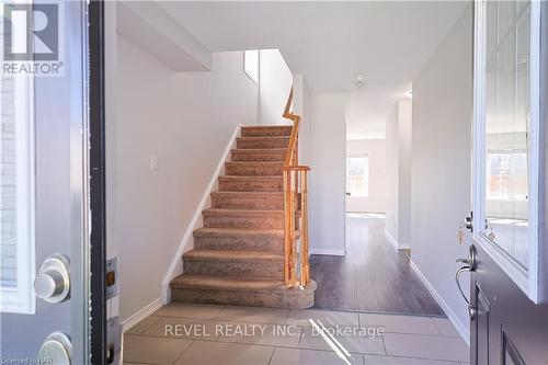 8176 Blue Ash Lane, Niagara Falls, ON - Indoor Photo Showing Other Room