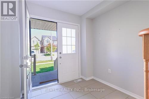 8176 Blue Ash Lane, Niagara Falls, ON - Indoor Photo Showing Other Room