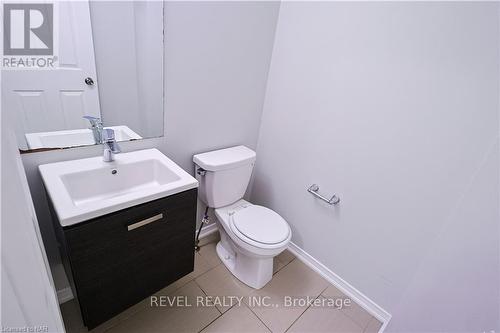 8176 Blue Ash Lane, Niagara Falls, ON - Indoor Photo Showing Bathroom