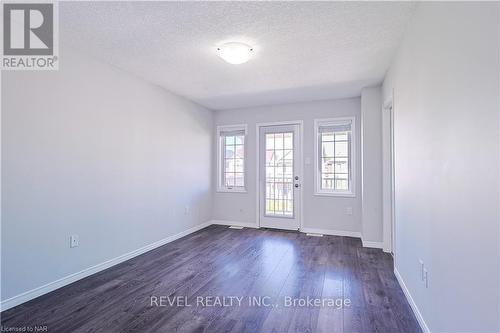 8176 Blue Ash Lane, Niagara Falls, ON - Indoor Photo Showing Other Room