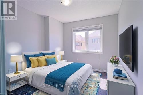 8176 Blue Ash Lane, Niagara Falls, ON - Indoor Photo Showing Bedroom