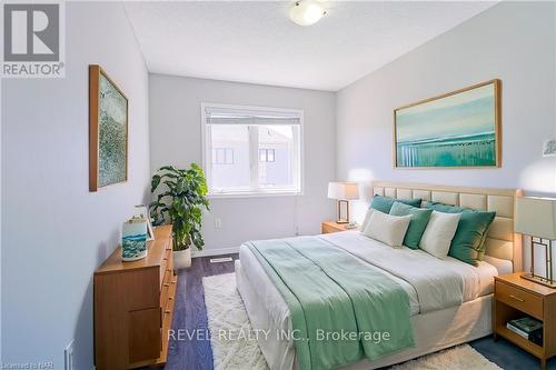 8176 Blue Ash Lane, Niagara Falls, ON - Indoor Photo Showing Bedroom