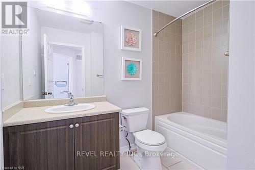 8176 Blue Ash Lane, Niagara Falls, ON - Indoor Photo Showing Bathroom