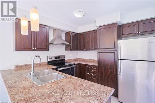 8176 Blue Ash Lane, Niagara Falls, ON - Indoor Photo Showing Kitchen With Double Sink With Upgraded Kitchen