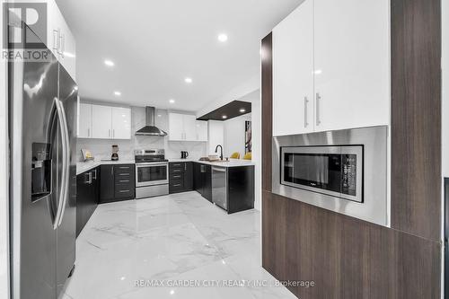 56 Frederick Avenue, Hamilton (Crown Point), ON - Indoor Photo Showing Kitchen With Upgraded Kitchen