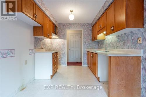 212 - 416 Limeridge Road E, Hamilton (Bruleville), ON - Indoor Photo Showing Kitchen