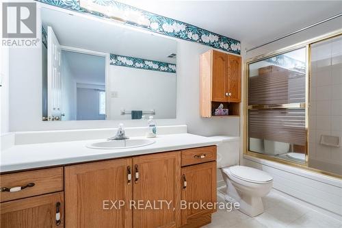 212 - 416 Limeridge Road E, Hamilton (Bruleville), ON - Indoor Photo Showing Bathroom