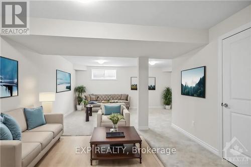 1922 Hawker, Ottawa, ON - Indoor Photo Showing Living Room