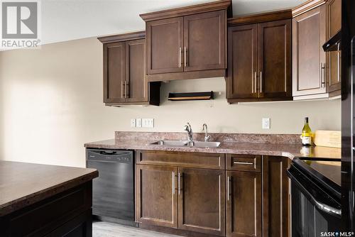 141 4100 Sandhill Crescent, Regina, SK - Indoor Photo Showing Kitchen With Double Sink