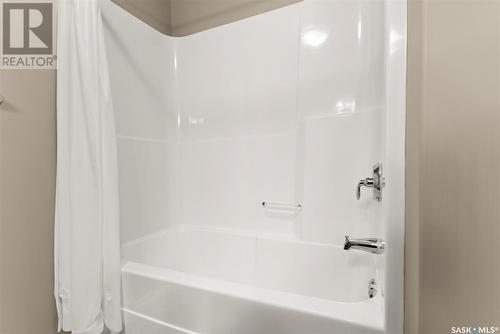 141 4100 Sandhill Crescent, Regina, SK - Indoor Photo Showing Bathroom