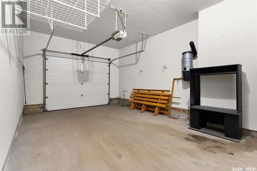 141 4100 Sandhill Crescent, Regina, SK - Indoor Photo Showing Garage