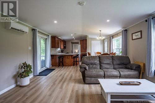 5850 Pokiok Settlement Road, Prince William, NB - Indoor Photo Showing Living Room