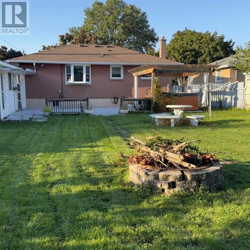 323 Elsfield Crescent Unit# Upper Part Only, Sarnia, ON - Outdoor With Deck Patio Veranda