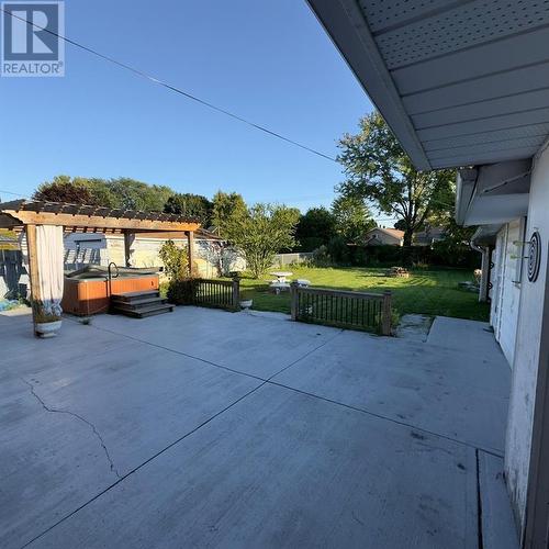 323 Elsfield Crescent Unit# Upper Part Only, Sarnia, ON - Outdoor